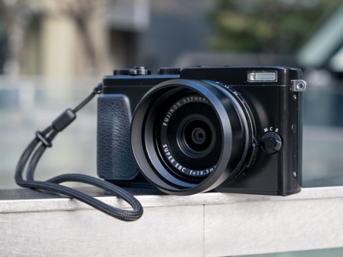 Fuji X70